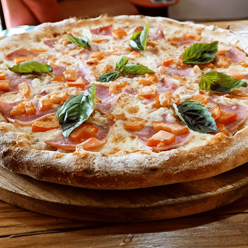 Cataluz Pizza